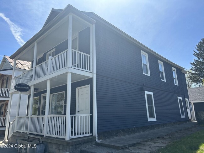 55 Beekman St in Saratoga Springs, NY - Building Photo - Building Photo
