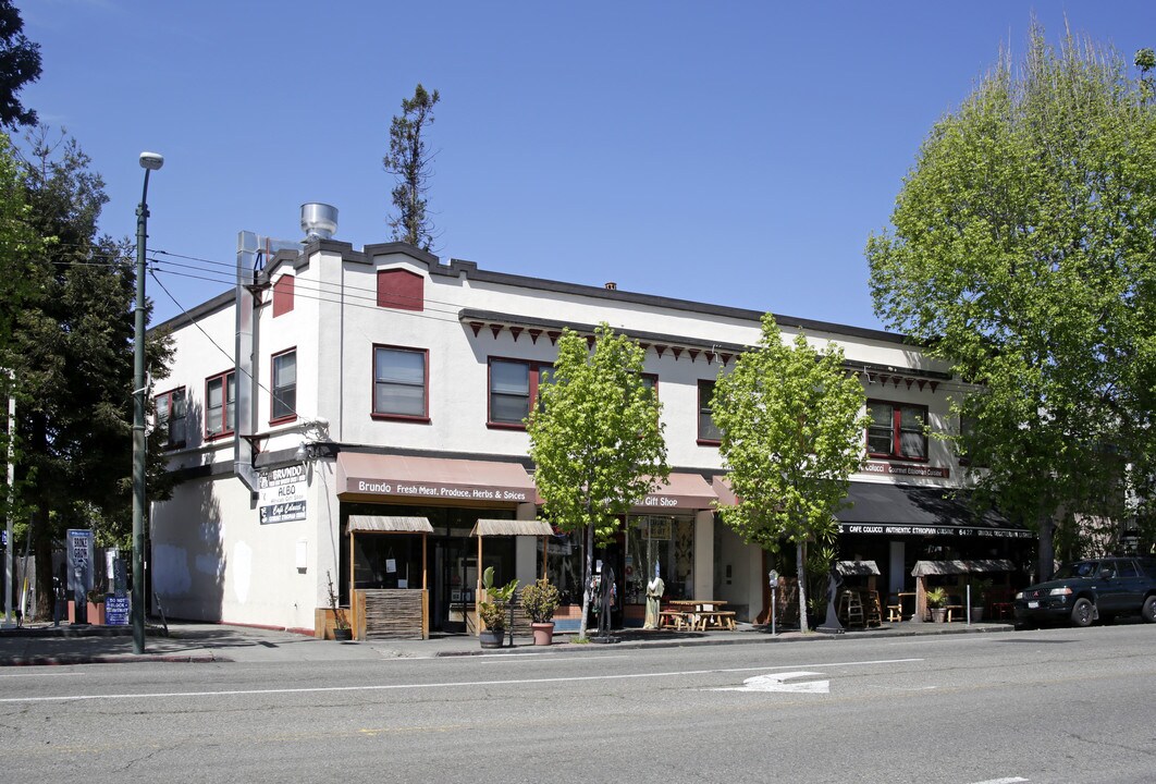 6425 Telegraph Ave in Oakland, CA - Foto de edificio