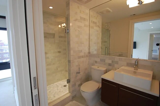 2818 Connecticut Ave NW, Unit PH1 in Washington, DC - Building Photo - Building Photo
