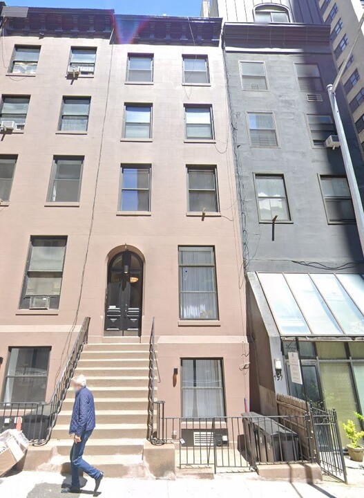 155 E 37th St in New York, NY - Building Photo