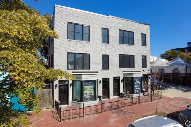 716 L St SE in Washington, DC - Building Photo - Building Photo