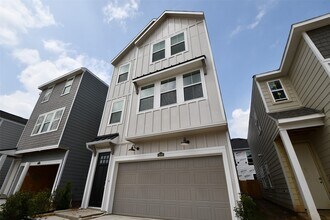 2209 Via Laura Ln in Houston, TX - Building Photo - Building Photo