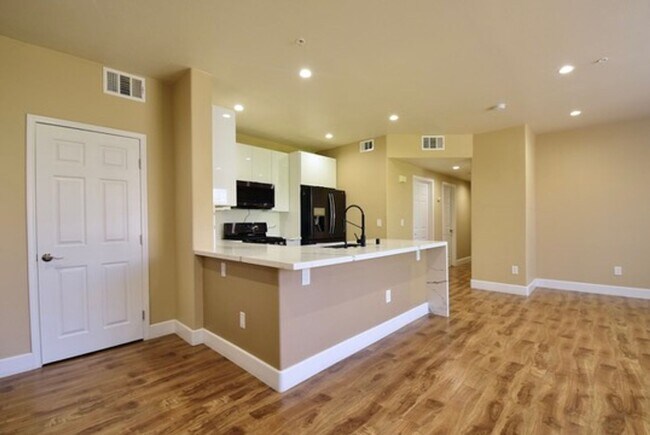 7103 S Durango Dr in Las Vegas, NV - Building Photo - Building Photo