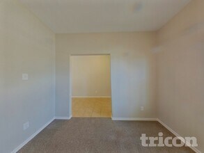 1104 Autumnwood Dr in Azle, TX - Foto de edificio - Building Photo