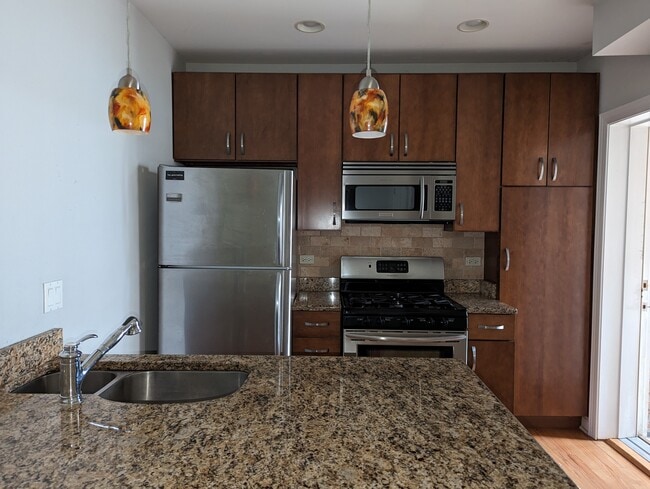 3808 N Marshfield Ave, Unit 2