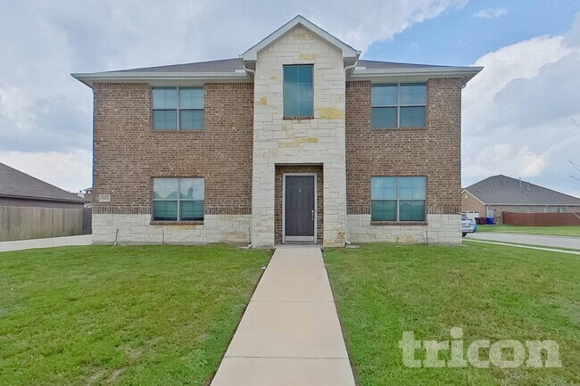 523 Long Prairie Dr in Royse City, TX - Foto de edificio - Building Photo
