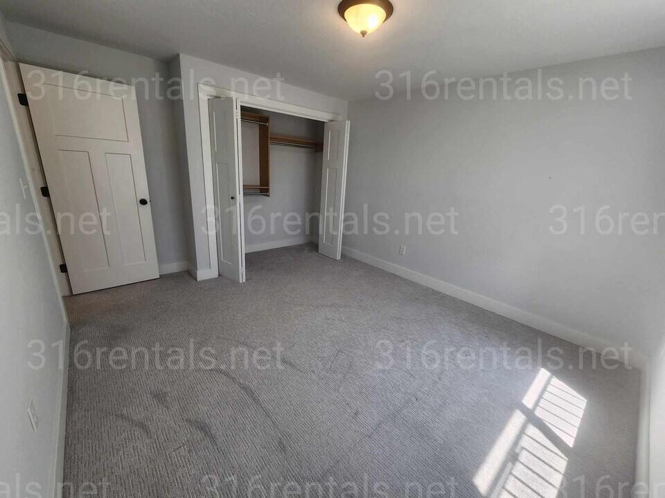 8729 E Summerside Pl-Unit -8731 E Summerside Pl in Bel Aire, KS - Building Photo