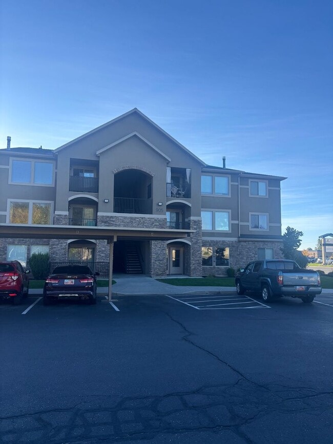 property at 905 S Main St