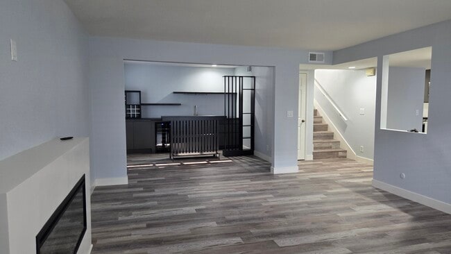 21620 Burbank Blvd, Unit 23 in Woodland Hills, CA - Building Photo - Building Photo