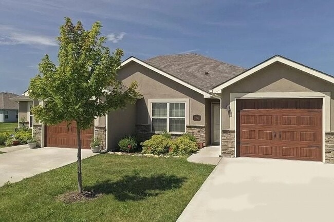 property at 210 SW Laurel Dr