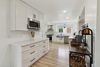 5242 Cedarhurst Dr in West Bloomfield, MI - Building Photo - Building Photo