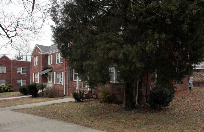 4021-4023 Beecher St NW in Washington, DC - Foto de edificio - Building Photo