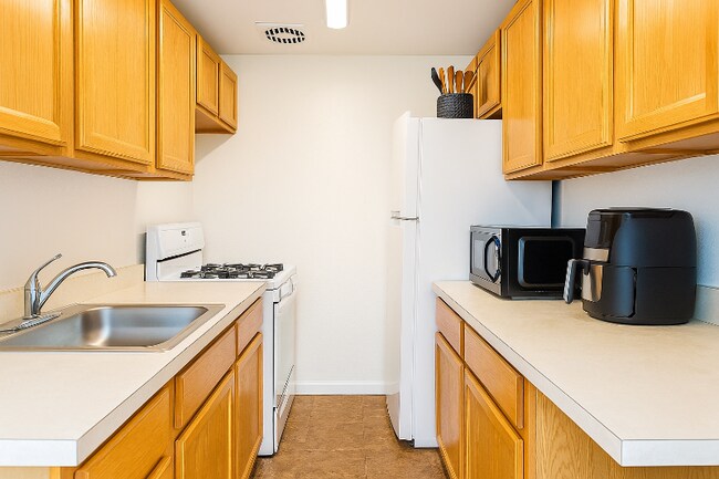 4465 MacArthur Blvd NW in Washington, DC - Building Photo - Building Photo