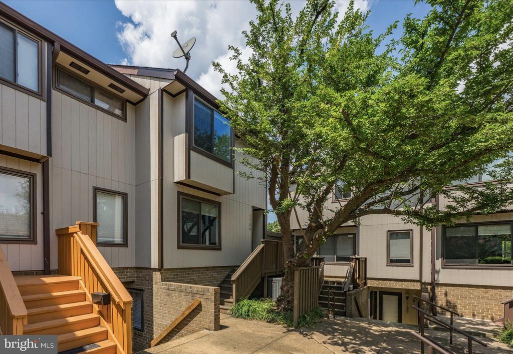 1785 Westwind Way in McLean, VA - Building Photo