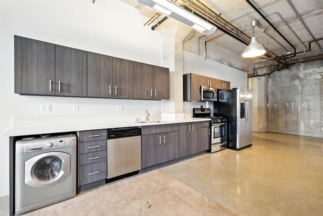 825 East 4th St in Los Angeles, CA - Building Photo - Building Photo