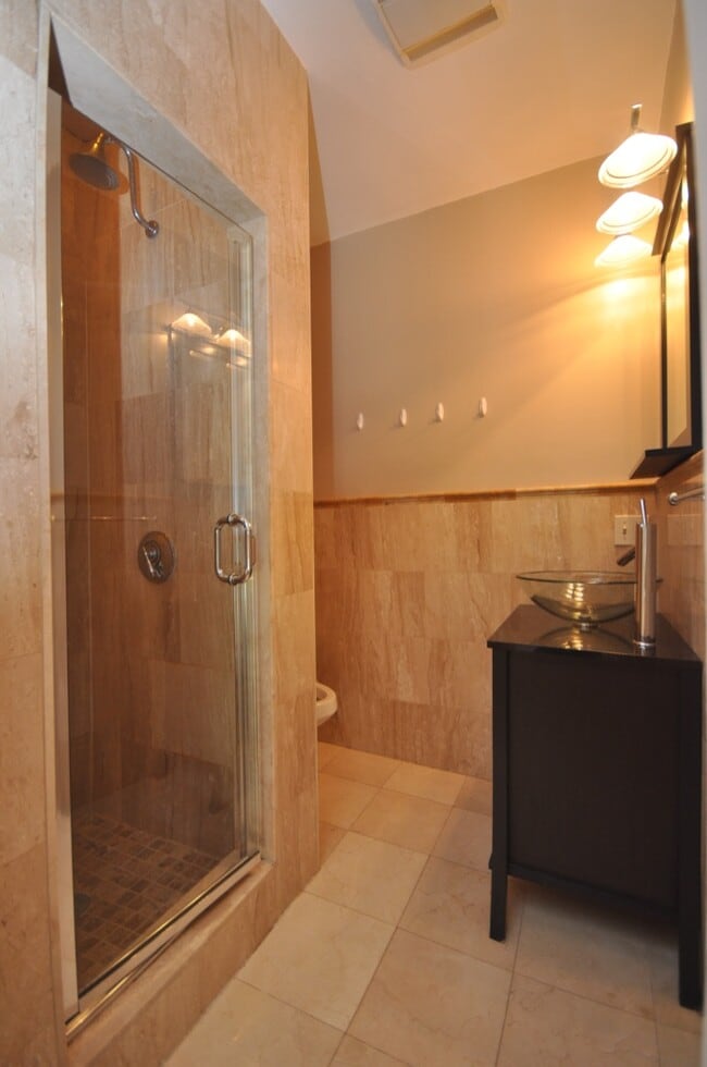 218 Newbury St, Unit 4R in Boston, MA - Foto de edificio - Building Photo