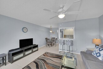 371 Durham Cir in Deerfield Beach, FL - Building Photo - Building Photo