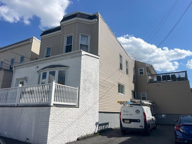 183 Franklin St in Secaucus, NJ - Building Photo - Building Photo