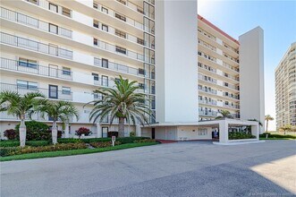 9490 S Ocean Dr in Jensen Beach, FL - Building Photo - Building Photo