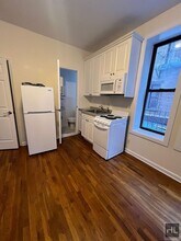 WEST 72 STREET in New York, NY - Foto de edificio - Building Photo