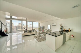 92 SW 3rd St, Unit 5203 in Miami, FL - Building Photo - Building Photo