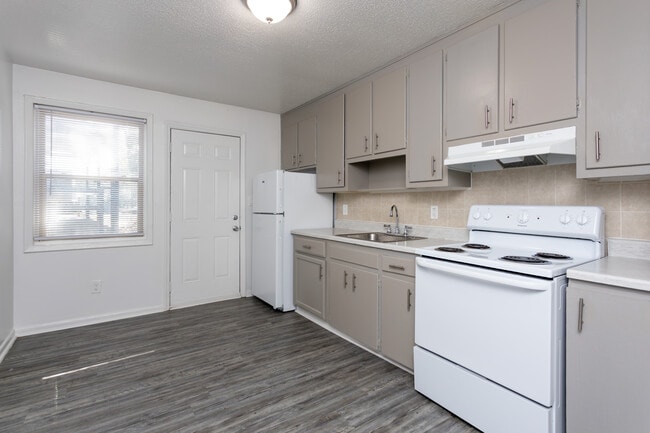 Water Oak Village in Forest Park, GA - Foto de edificio - Interior Photo