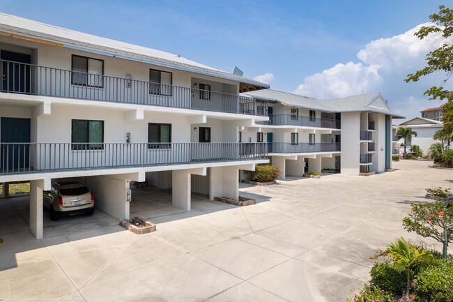 Admirals Bay Condominiums in Ft. Myers, FL - Building Photo - Building Photo