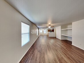 217 N Willow Way in Cibolo, TX - Building Photo - Building Photo