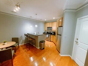 2655 Prosperity Ave, Unit 411 in Fairfax, VA - Foto de edificio - Building Photo