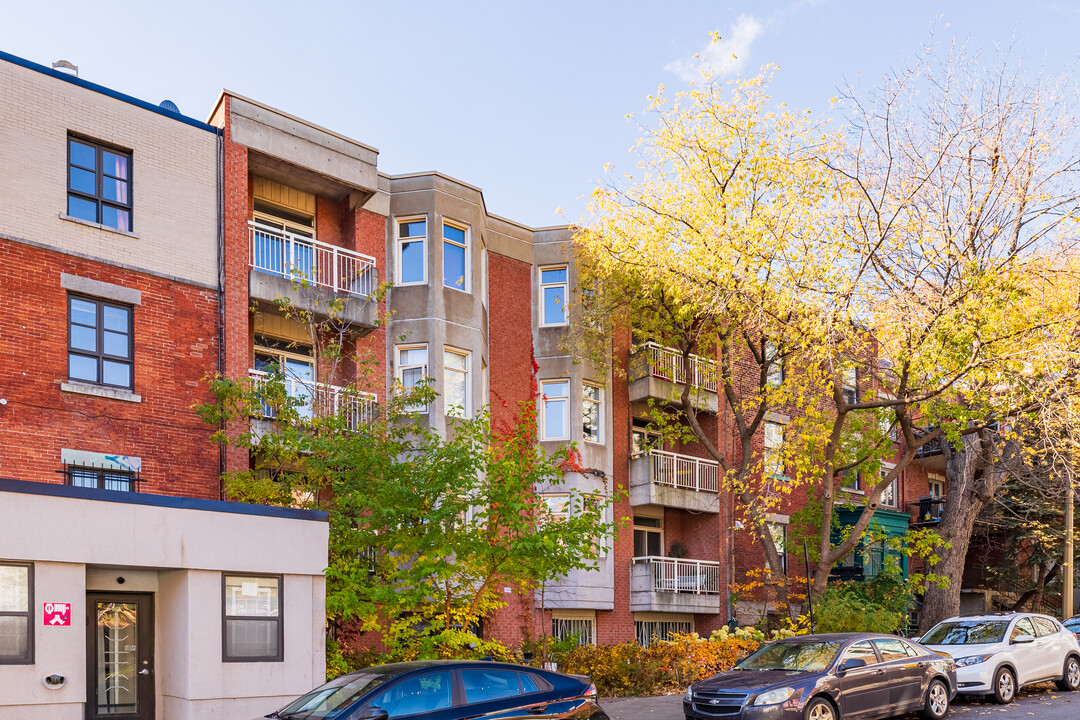 2084 Clark Rue in Montréal, QC - Building Photo