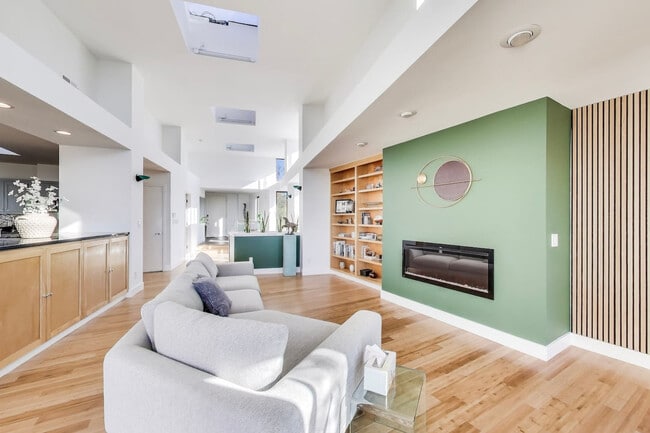 660 Hiller Dr in Oakland, CA - Building Photo - Building Photo