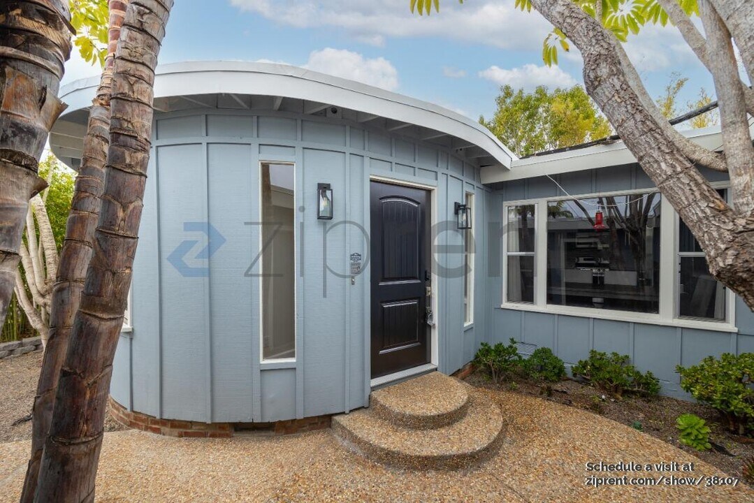 561 Seaview Pl in Vista, CA - Building Photo
