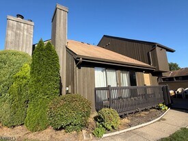 105 Westgate Dr in Edison, NJ - Building Photo