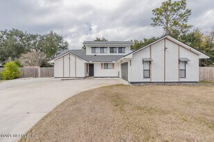 8330 Cross Timbers Dr W in Jacksonville, FL - Building Photo