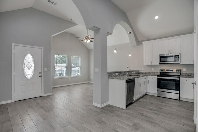 16960 W Ivanhoe St in Montgomery, TX - Foto de edificio - Building Photo