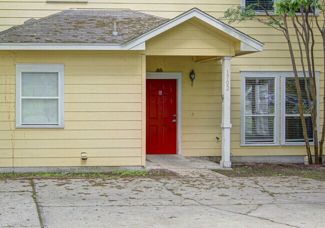 1702 Singleton Ave in Austin, TX - Foto de edificio - Building Photo