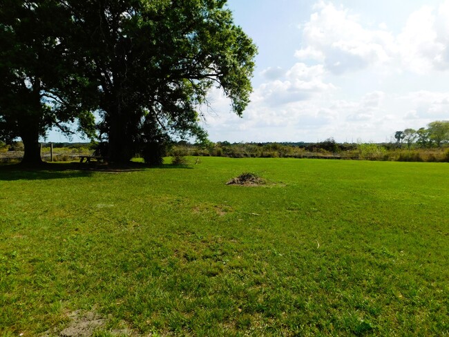 10115 Okeechobee Rd in Fort Pierce, FL - Building Photo - Building Photo