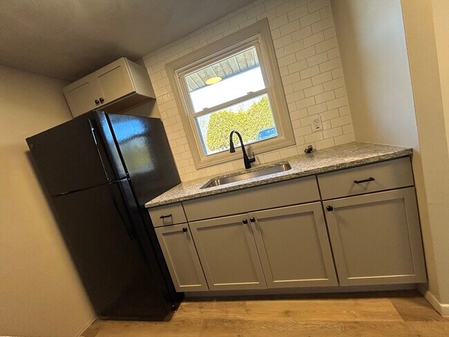 71 American Legion Hwy in Westport, MA - Building Photo - Building Photo