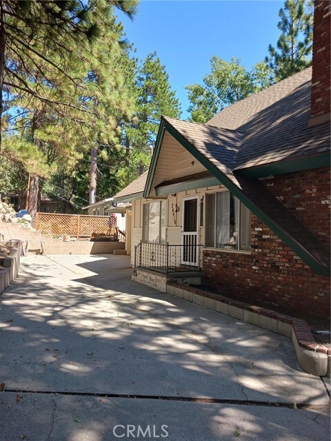 26416 Apache Trail in Rimforest, CA - Building Photo