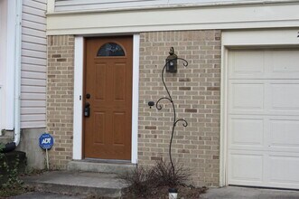 2208 Wimbledon Cir in Silver Spring, MD - Building Photo - Building Photo