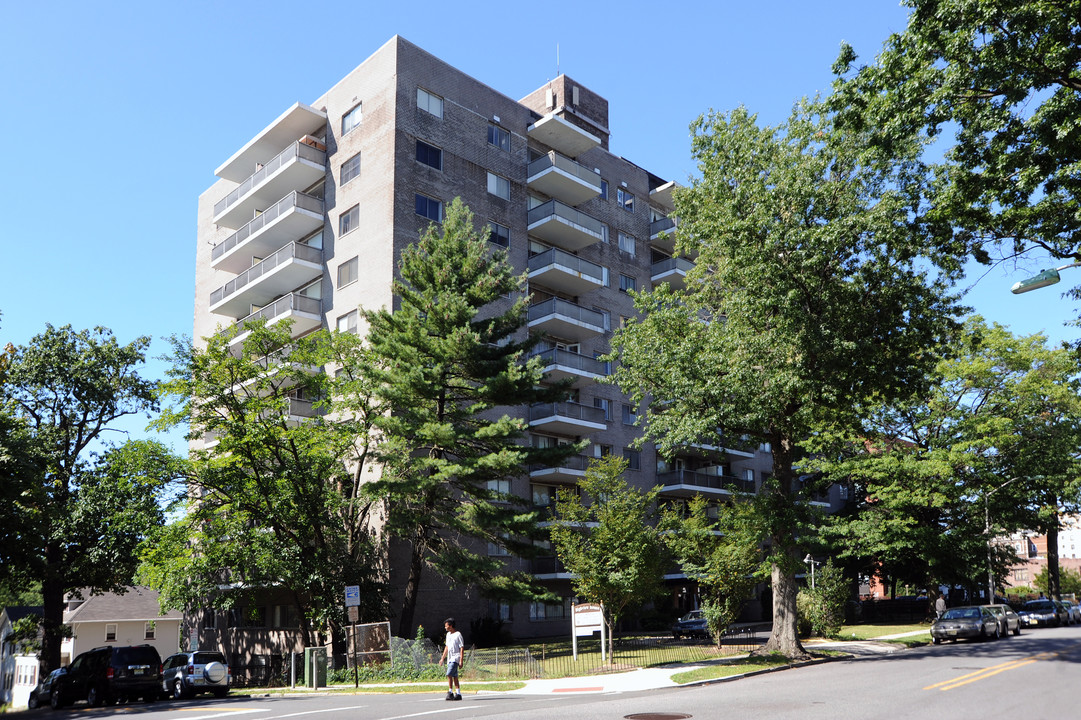 Highview House in East Orange, NJ - Building Photo