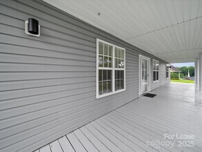 1585 Nathanial St in Newton, NC - Building Photo - Building Photo