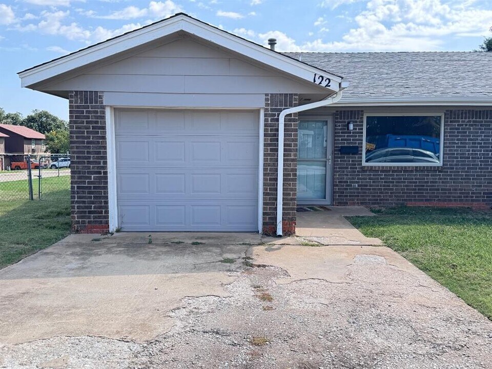120 N Blackwelder Ave in Edmond, OK - Building Photo