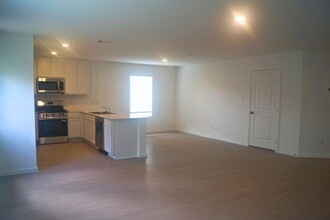 272 Laura Leigh Ln in Angleton, TX - Building Photo - Building Photo