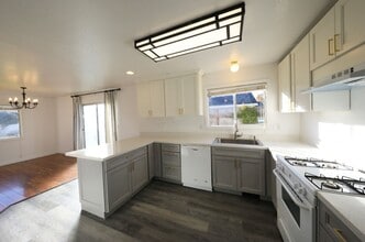 1800 Oak Pl in Mckinleyville, CA - Building Photo - Building Photo