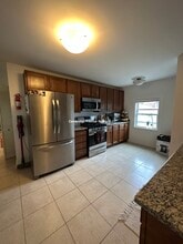 74 Mount Vernon St, Unit 3 in Somerville, MA - Building Photo - Building Photo