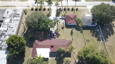 Grand Apartments in Ft. Myers, FL - Building Photo - Building Photo