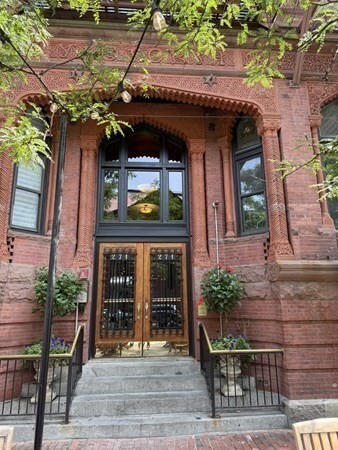 property at 271 Dartmouth St