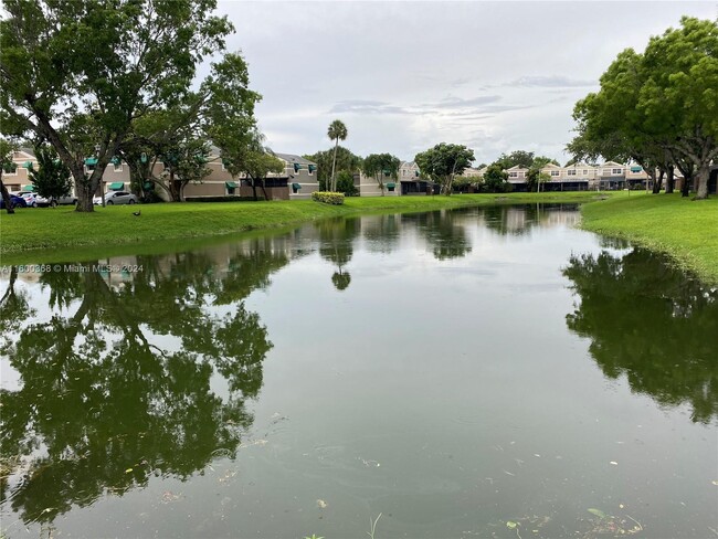 5150 Lake Loop Rd in Cooper City, FL - Foto de edificio - Building Photo