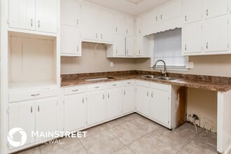 892 Oak Dr in Riverdale, GA - Building Photo - Building Photo